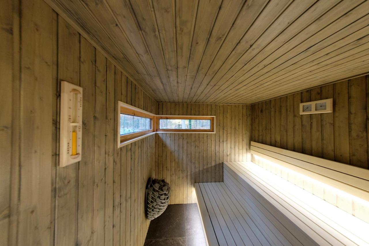 Lodge In Een Bosrijke Omgeving Met Hottub & Sauna Opt Rheezerveen 외부 사진